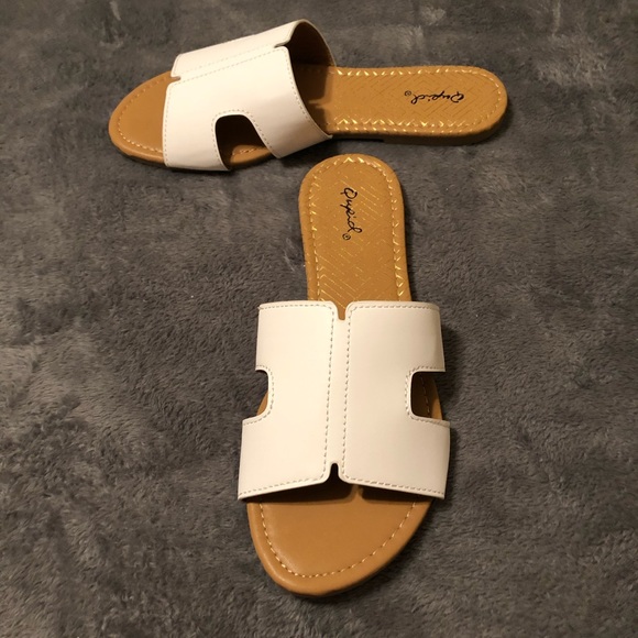 Qupid White Archer Slip-On Sandals - NIB Sz7.5 - Picture 6 of 8